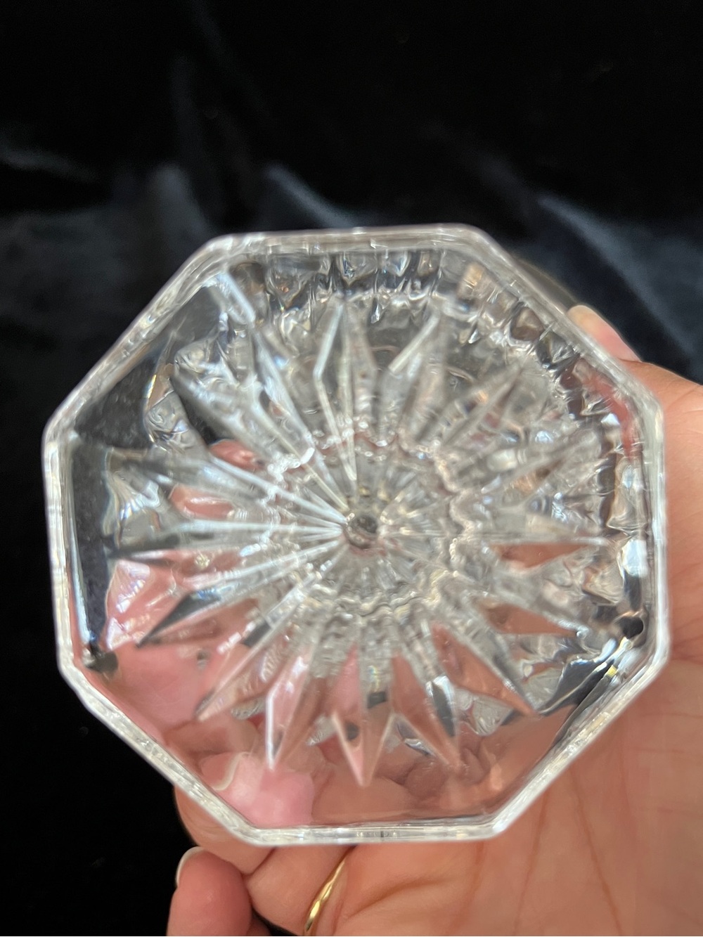VINTAGE BOMBAY CRYSTAL VASE Frosted LIONS HEAD on each side - Picture 4 of 9